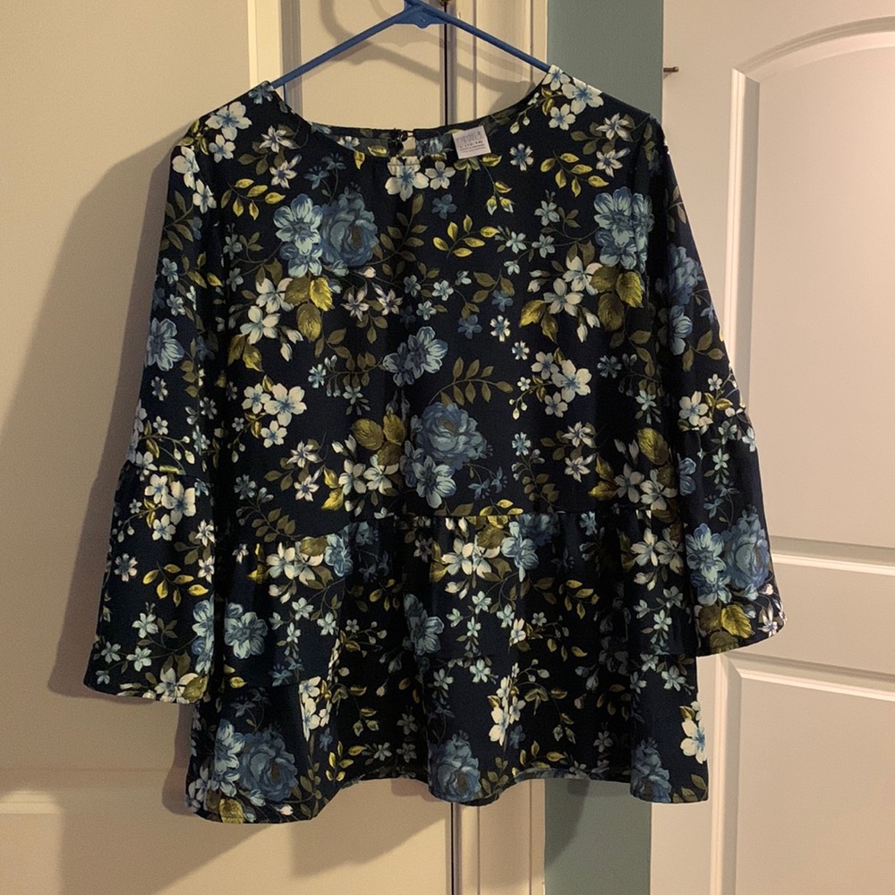 Large top. Like new!